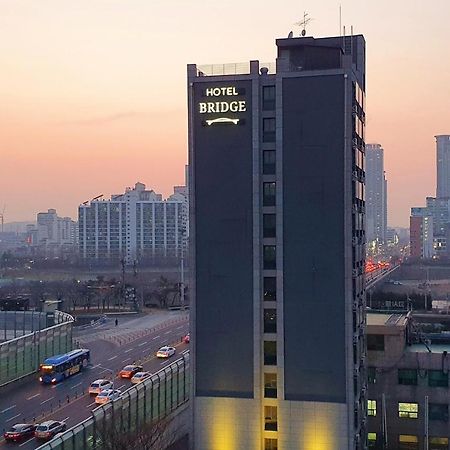 Hotel Bridge Сеул Екстериор снимка