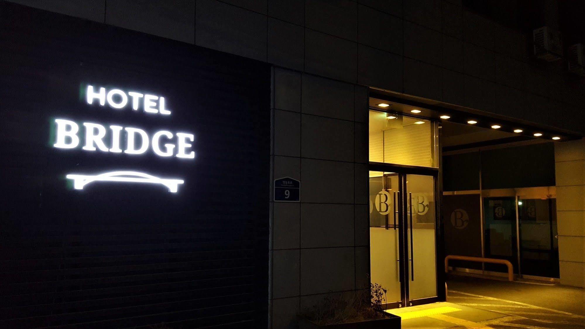 Hotel Bridge Сеул Екстериор снимка