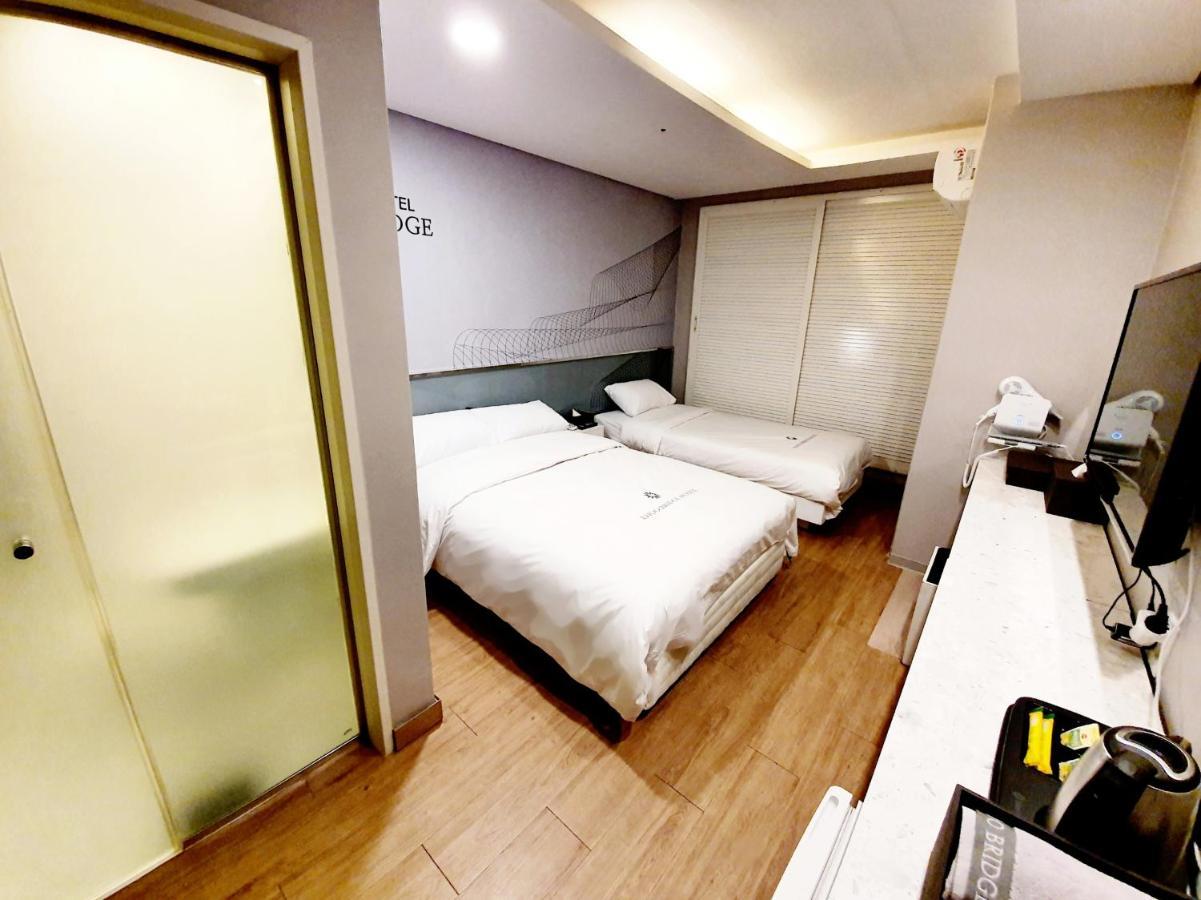 Hotel Bridge Сеул Екстериор снимка