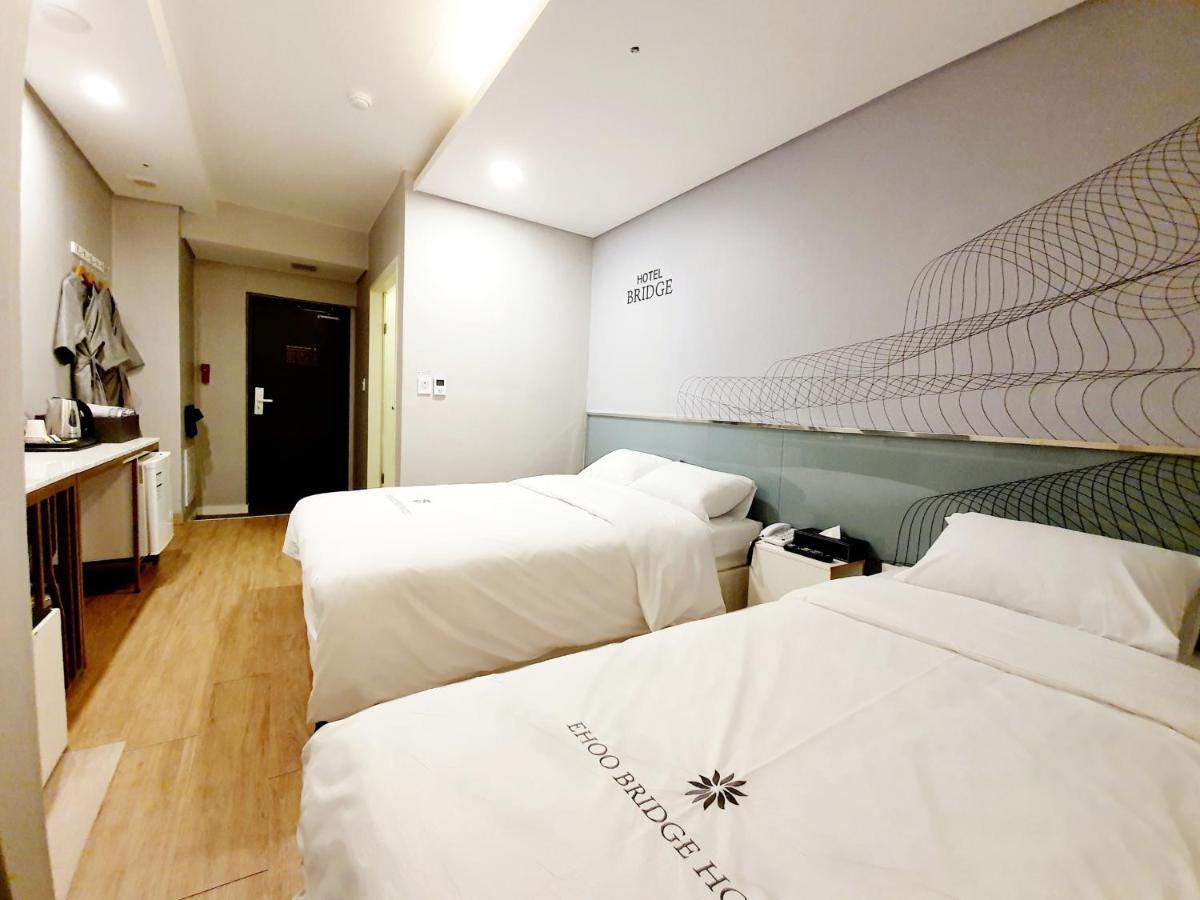 Hotel Bridge Сеул Екстериор снимка